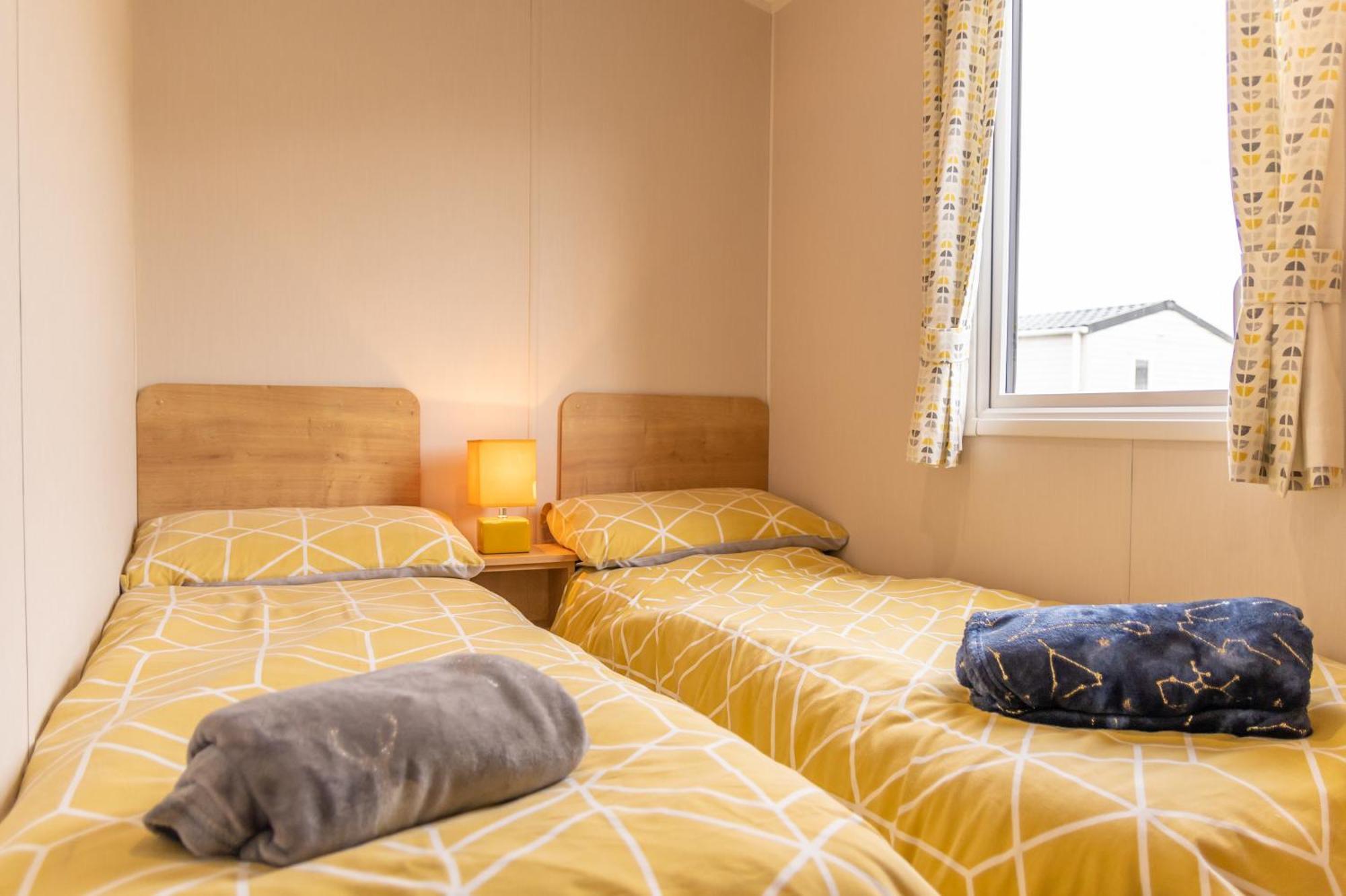 64 Lancaster The Lazy Willow 3 Bedroom Hot Tub Caravan Tattershall Lakes Buitenkant foto