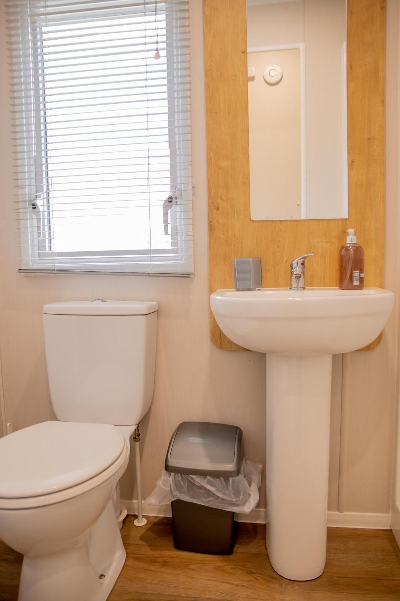 64 Lancaster The Lazy Willow 3 Bedroom Hot Tub Caravan Tattershall Lakes Buitenkant foto