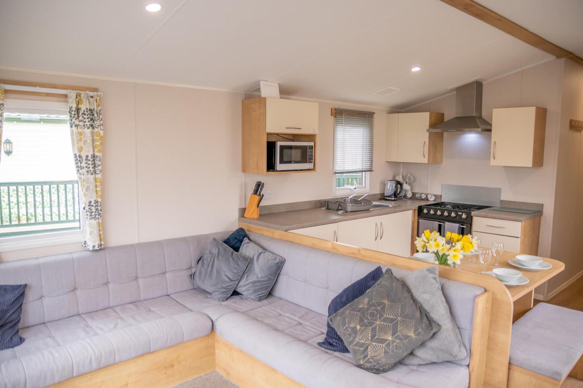 64 Lancaster The Lazy Willow 3 Bedroom Hot Tub Caravan Tattershall Lakes Buitenkant foto