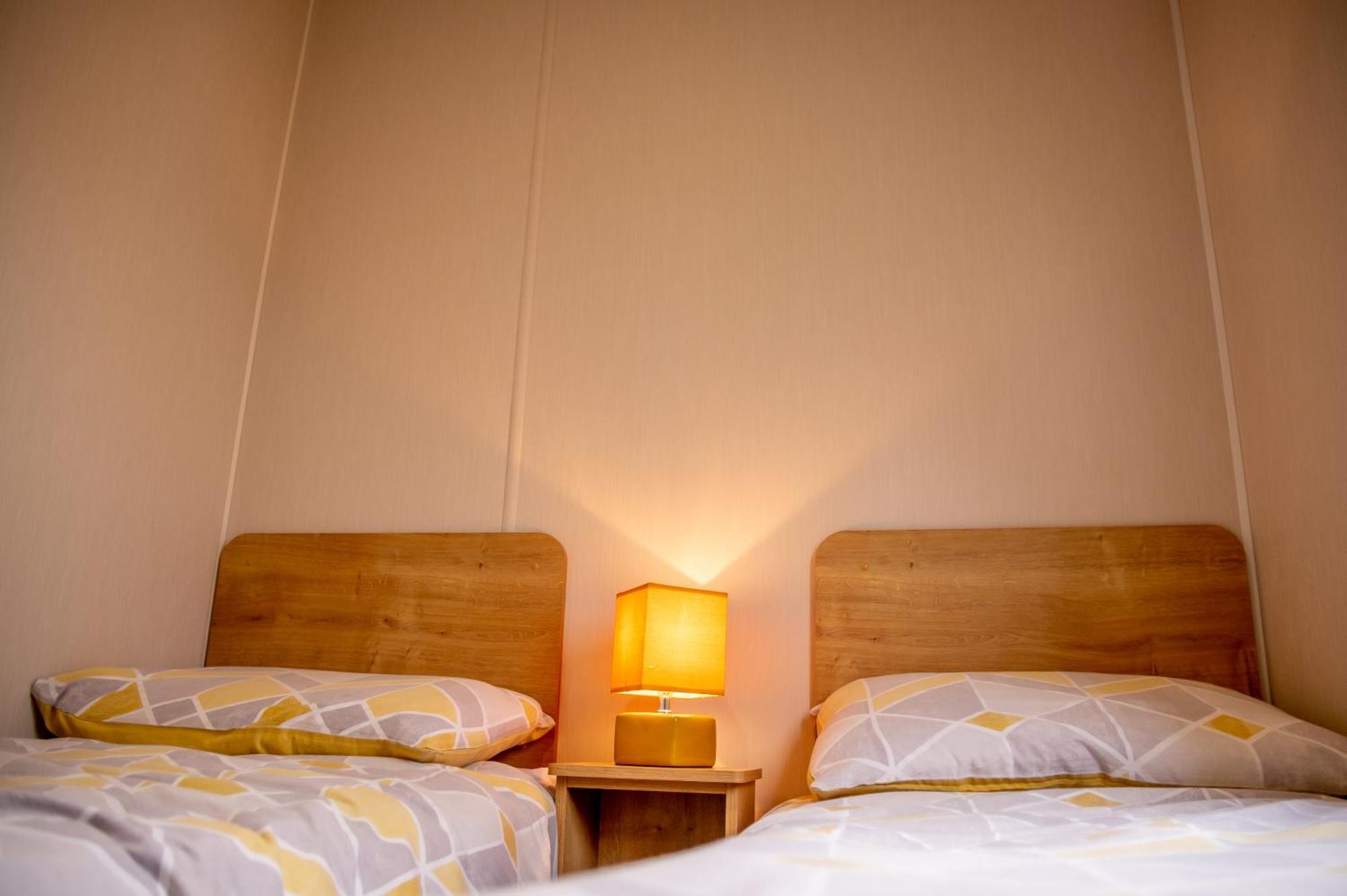 64 Lancaster The Lazy Willow 3 Bedroom Hot Tub Caravan Tattershall Lakes Buitenkant foto