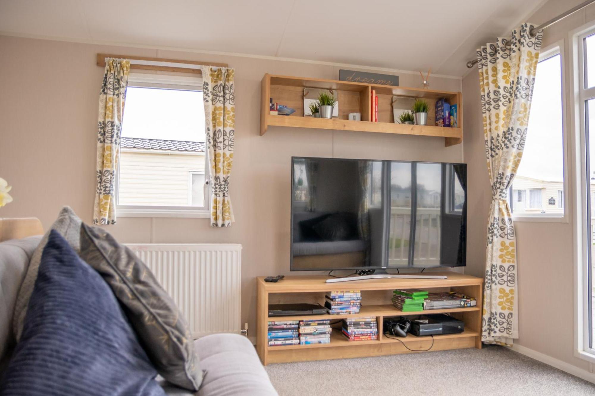 64 Lancaster The Lazy Willow 3 Bedroom Hot Tub Caravan Tattershall Lakes Buitenkant foto