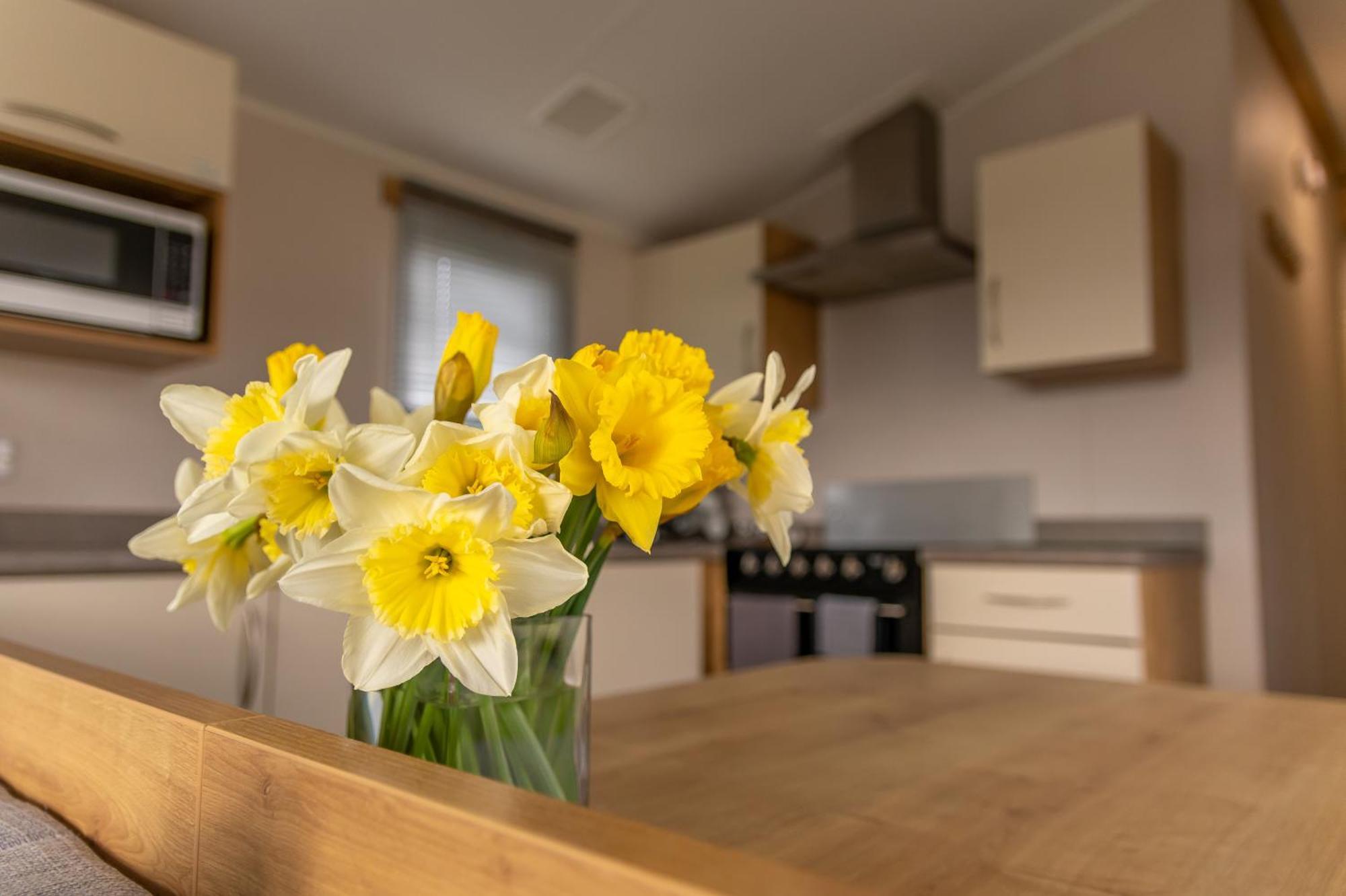 64 Lancaster The Lazy Willow 3 Bedroom Hot Tub Caravan Tattershall Lakes Buitenkant foto