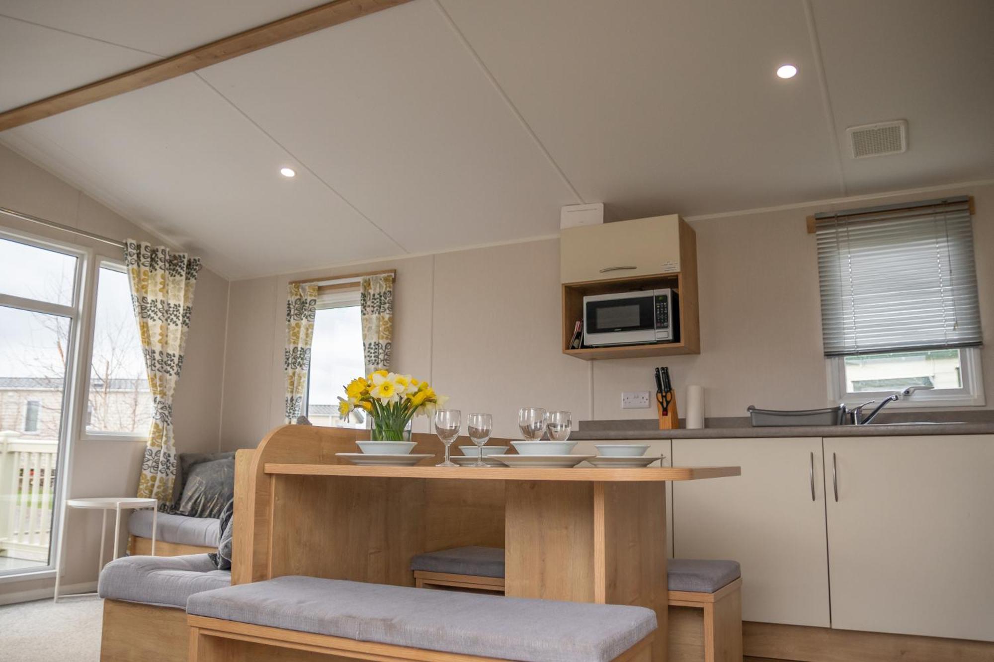 64 Lancaster The Lazy Willow 3 Bedroom Hot Tub Caravan Tattershall Lakes Buitenkant foto
