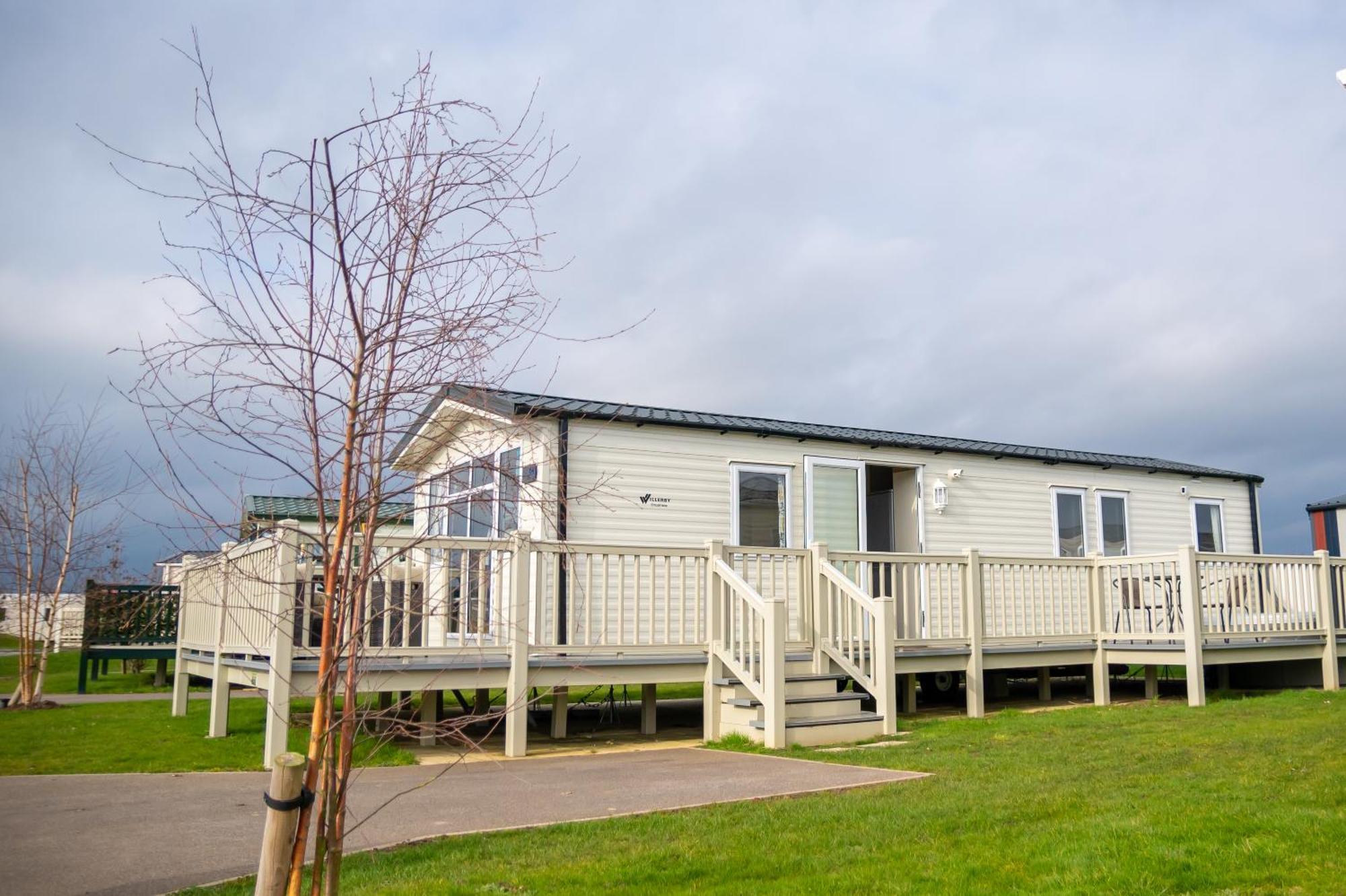 64 Lancaster The Lazy Willow 3 Bedroom Hot Tub Caravan Tattershall Lakes Buitenkant foto