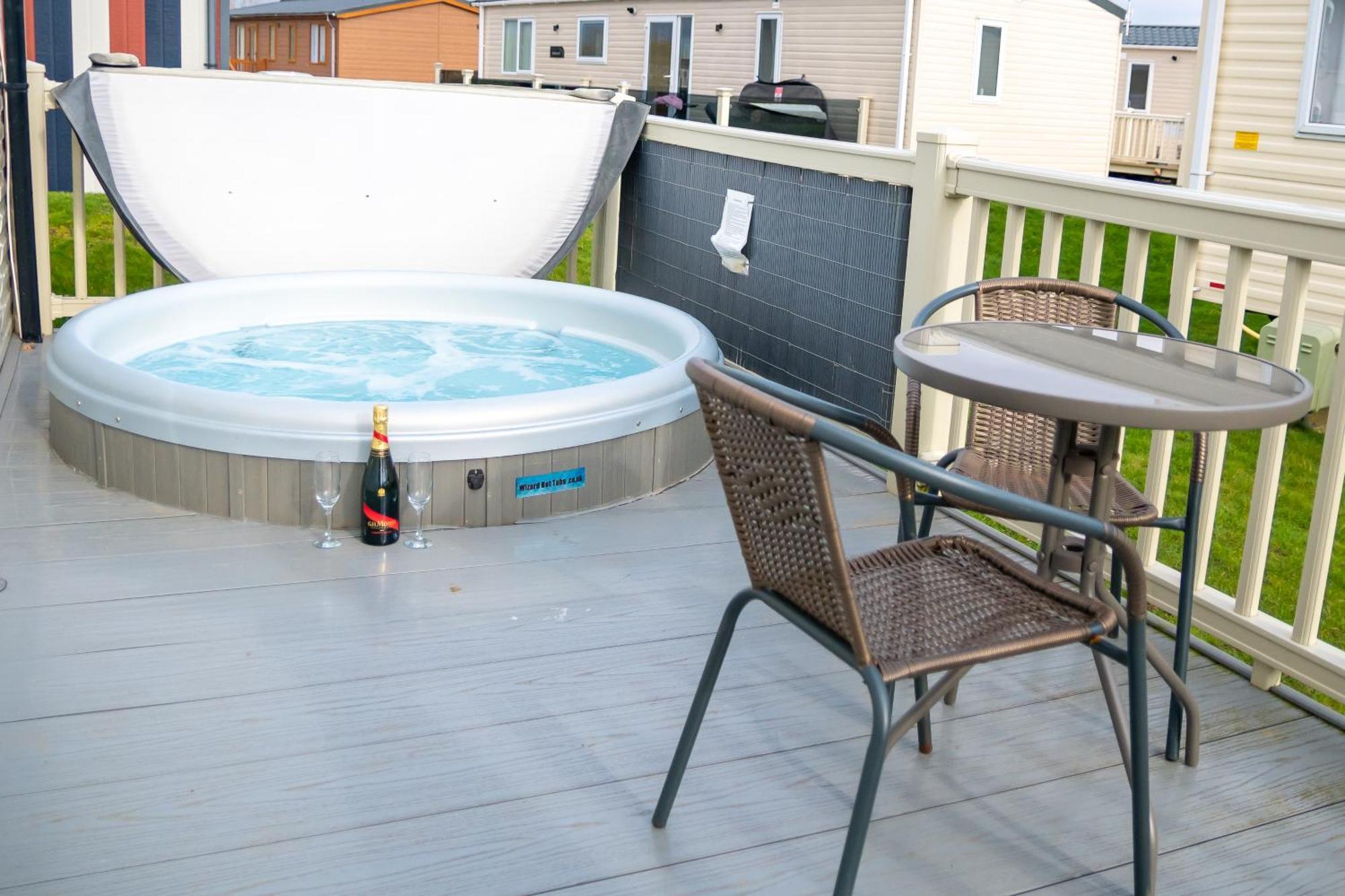 64 Lancaster The Lazy Willow 3 Bedroom Hot Tub Caravan Tattershall Lakes Buitenkant foto