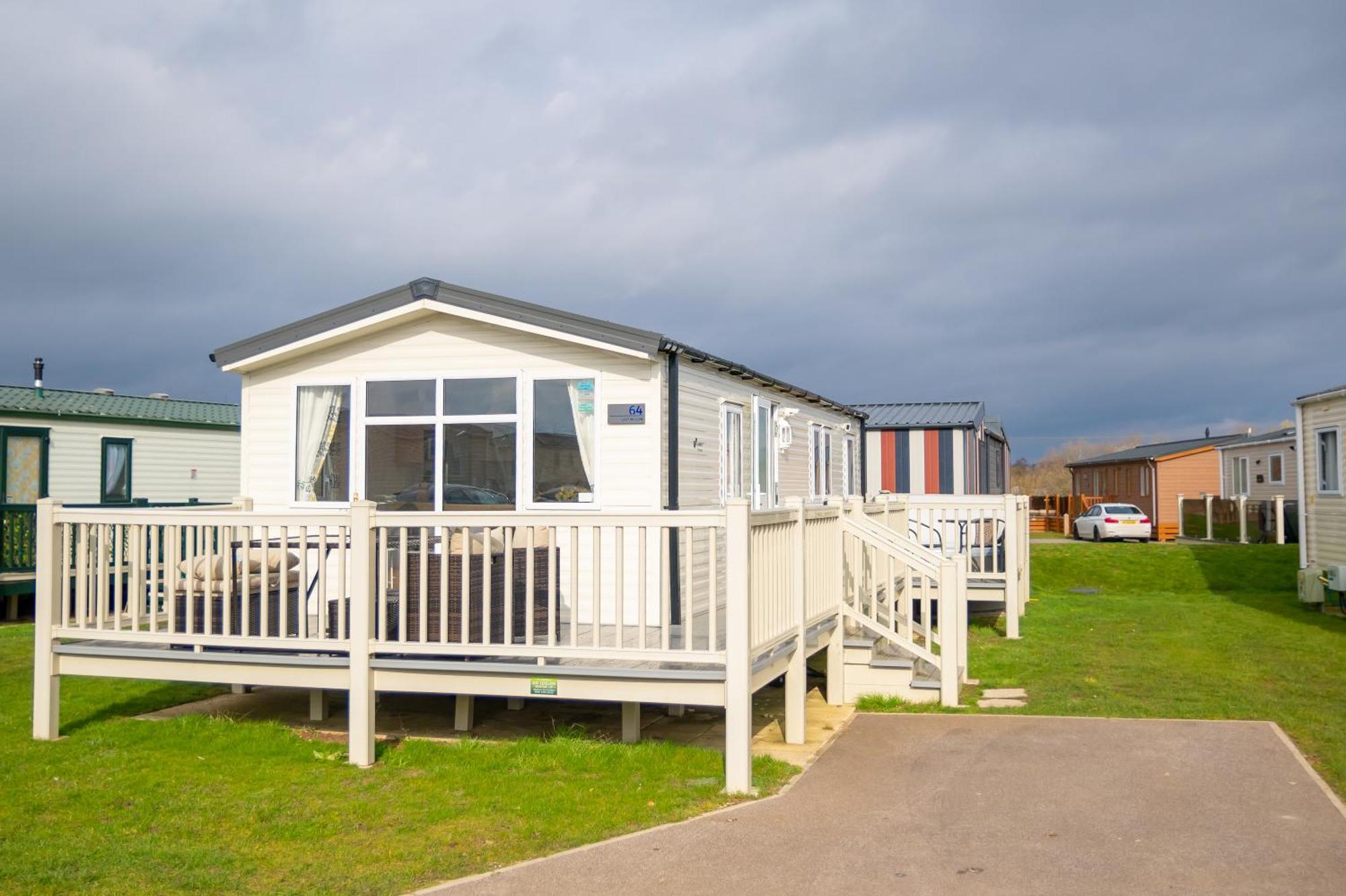 64 Lancaster The Lazy Willow 3 Bedroom Hot Tub Caravan Tattershall Lakes Buitenkant foto