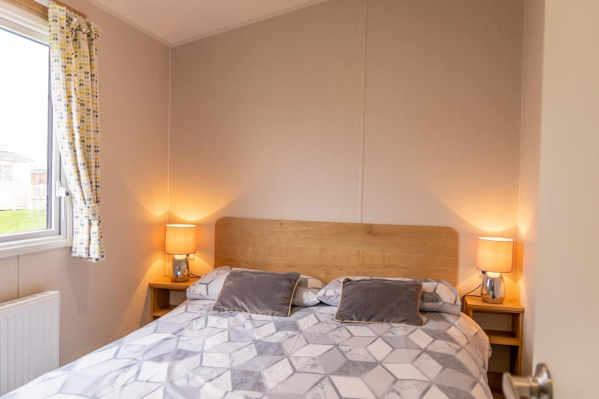 64 Lancaster The Lazy Willow 3 Bedroom Hot Tub Caravan Tattershall Lakes Buitenkant foto